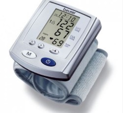 Тонометр автоматический beurer на запястье BC08